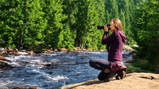 Frau fotografiert outdoor